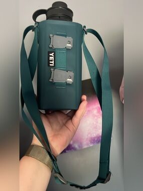 YETI Agave Teal Bundle - WaterBottle with Yeti Yonder Tether Cap and Yeti Sling